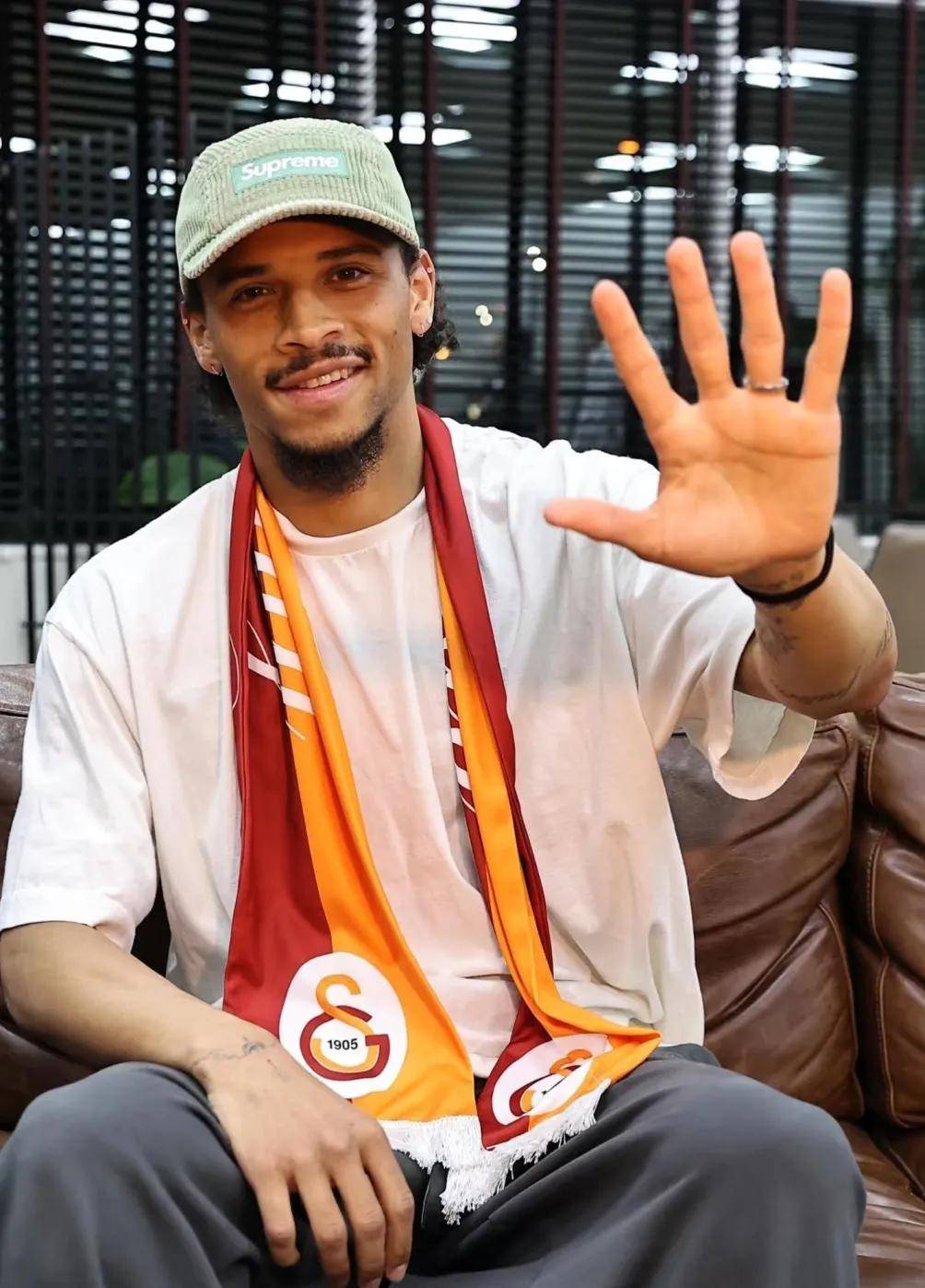 3官宣9消息：丁丁让意甲大结局，曼城再签一人，米兰大换血！