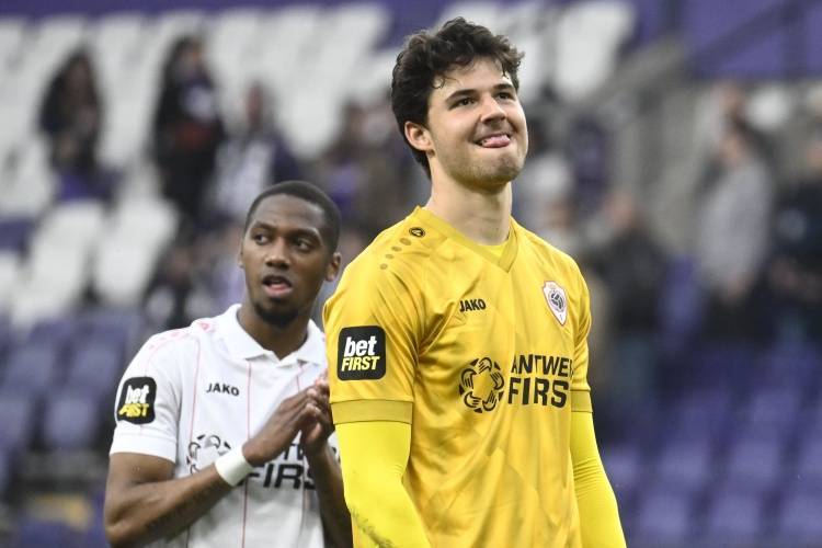 英媒：曼联正加紧推进安特卫普门将森纳-拉门斯的转会