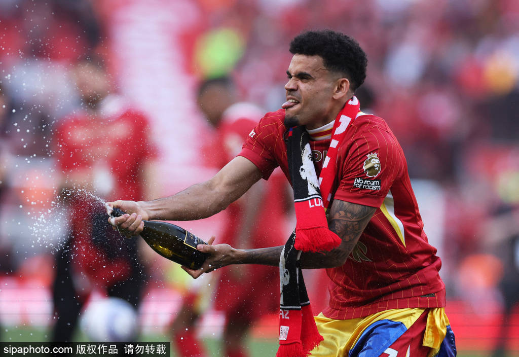 德媒：拜仁再次报价利物浦左边锋 金额超此前6750万欧